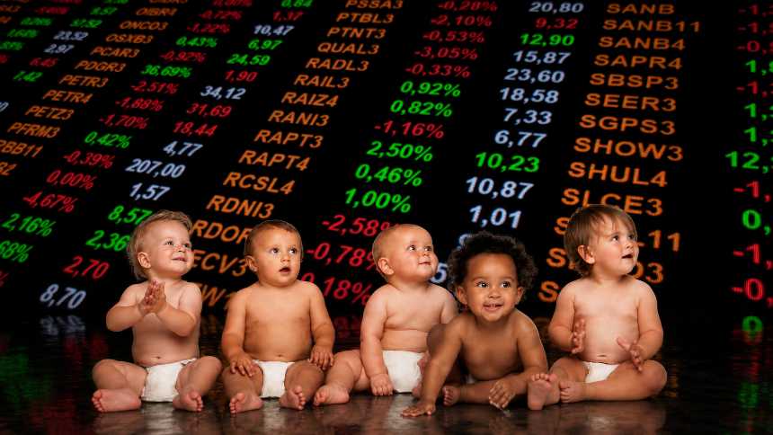 Recém-nascido ao lado de gráficos do mercado financeiro